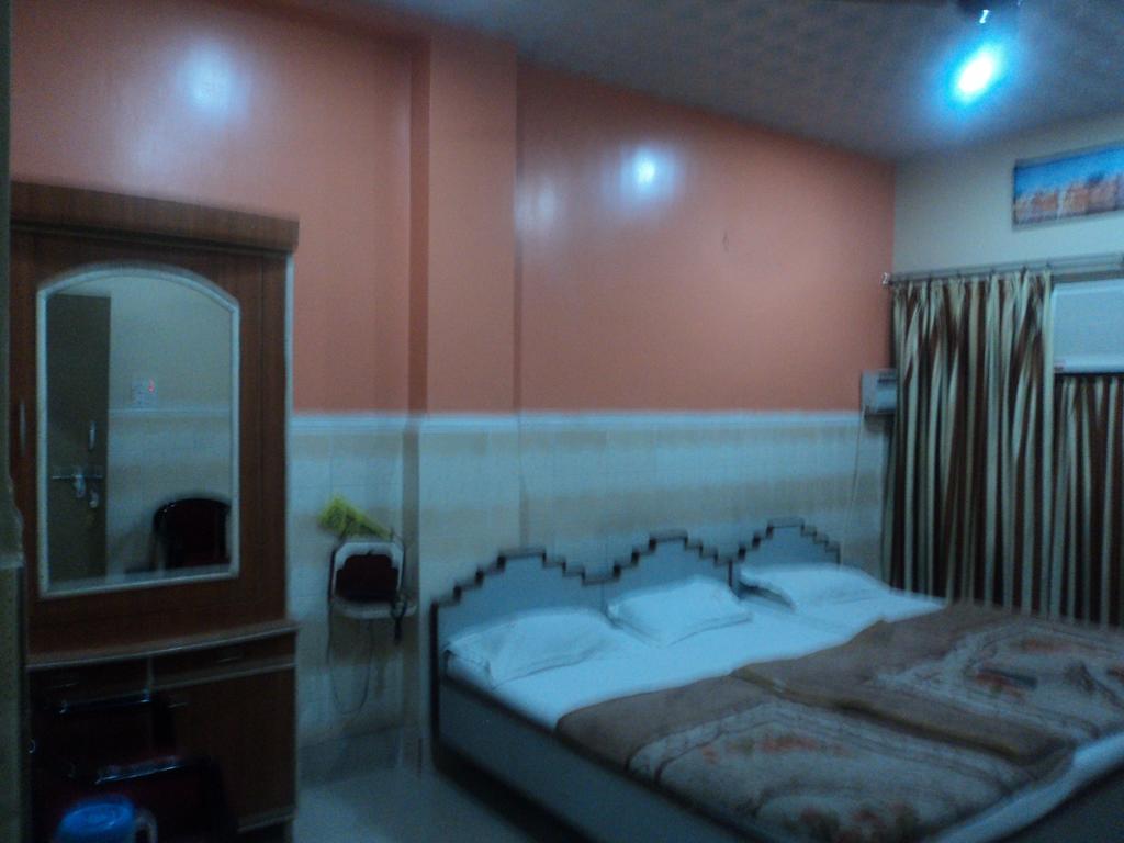 Hotel Jyoti Varanasi Room photo