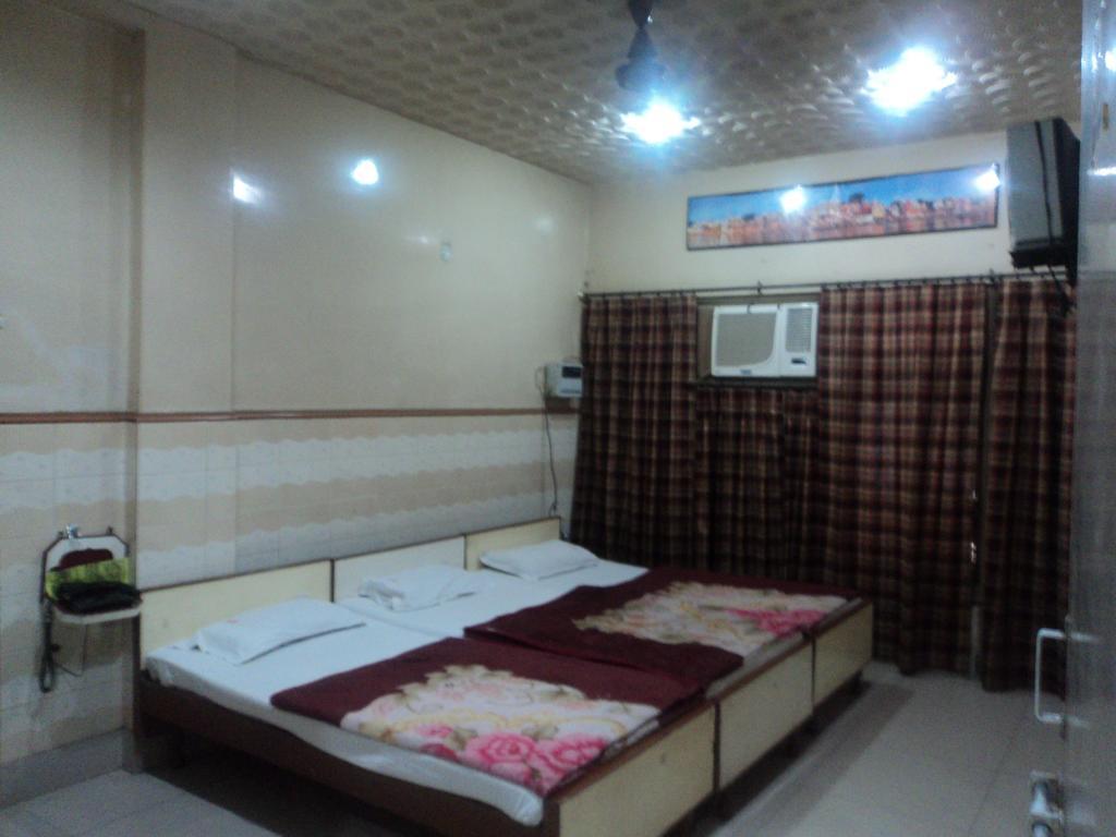 Hotel Jyoti Varanasi Room photo
