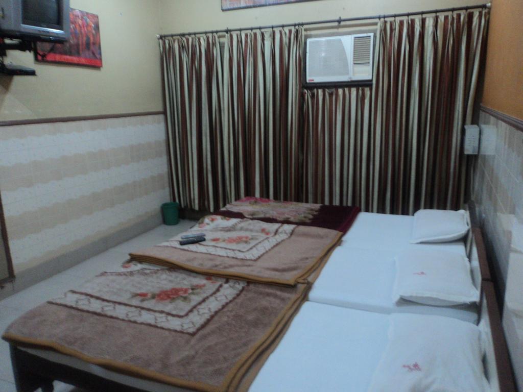 Hotel Jyoti Varanasi Exterior photo